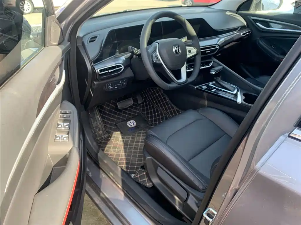 Eado PLUS Blue Whale NE 1.4 T GDI DCT Sharp Style