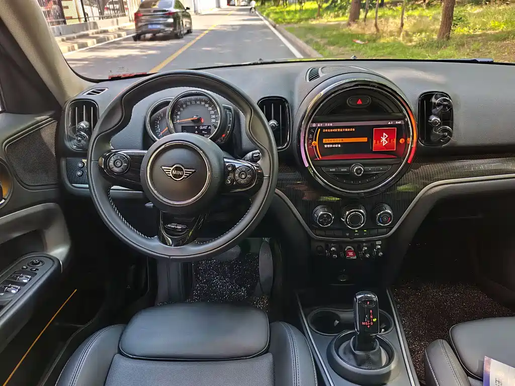 MINI COUNTRYMAN 1.5 T COOPER Artist Weekend Wagon