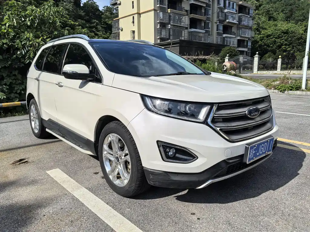 Edge EcoBoost 245 2 WD Grand Sharp 7-seat