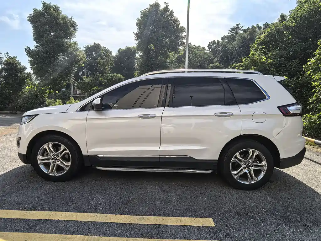 Edge EcoBoost 245 2 WD Grand Sharp 7-seat