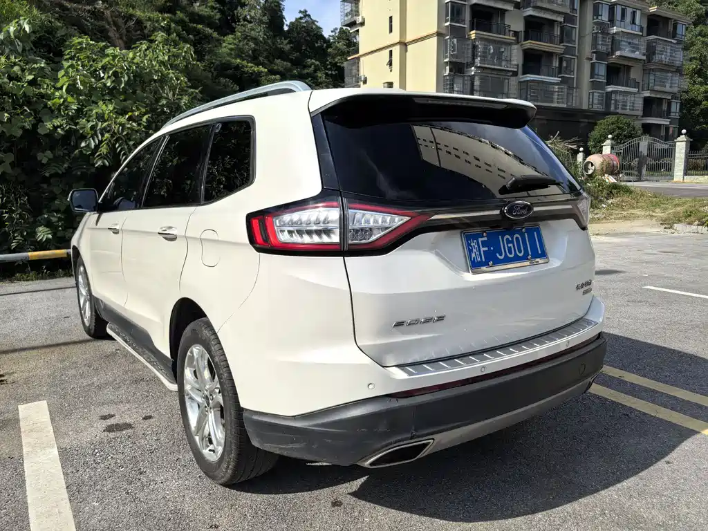 Edge EcoBoost 245 2 WD Grand Sharp 7-seat