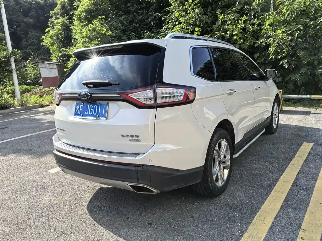 Edge EcoBoost 245 2 WD Grand Sharp 7-seat