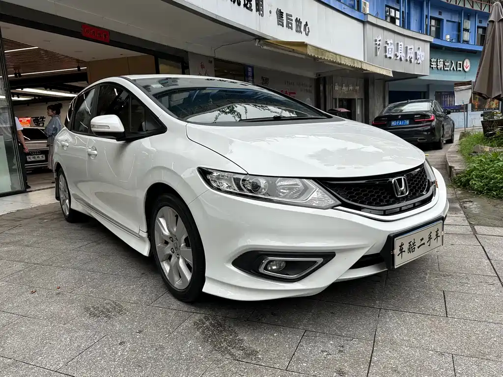 Jade 1.8 L Auto Comfort Elite 5-seat