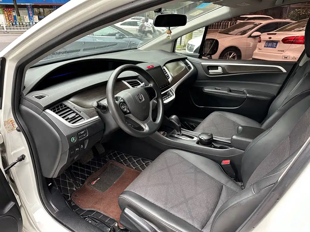 Jade 1.8 L Auto Comfort Elite 5-seat