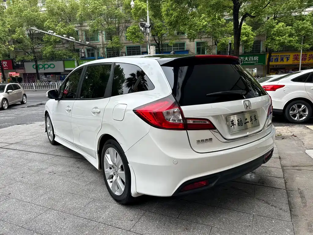 Jade 1.8 L Auto Comfort Elite 5-seat
