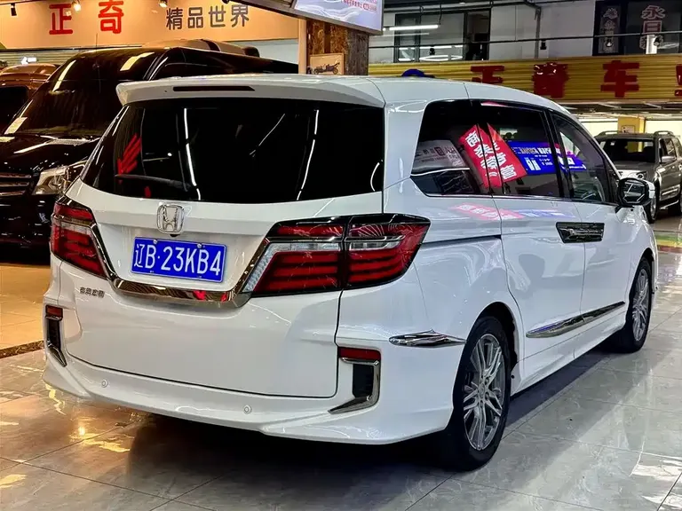 Honda Elysion 2.0 L Hybrid Luxury