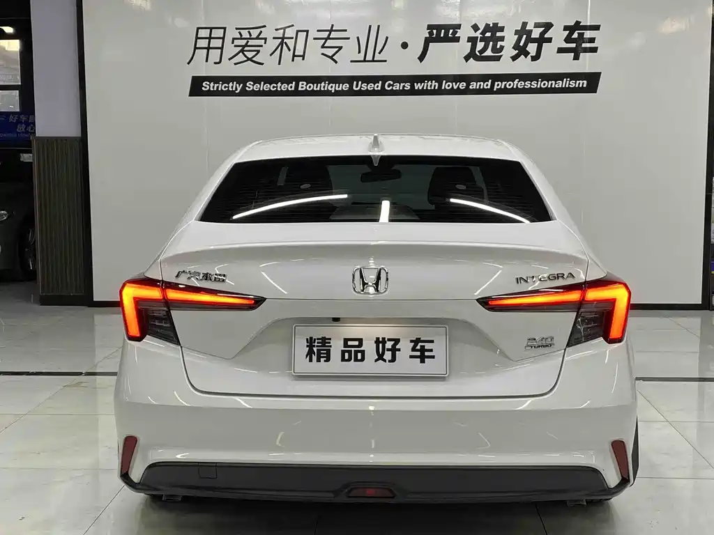 Integra 240 TURBO CVT Leading