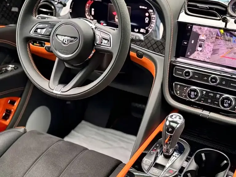 Bentley Bentayga 添越 2024款 4.0 T V8 S 炫黑版