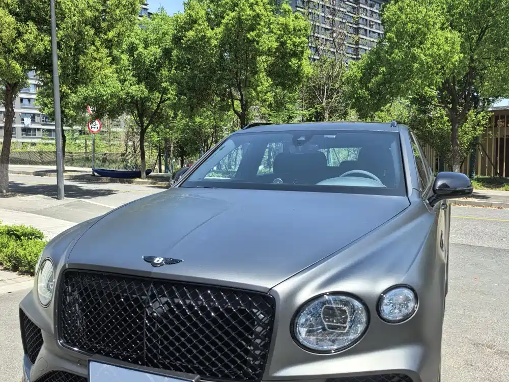 Bentayga 添越 2024款 4.0 T V8 S 炫黑版