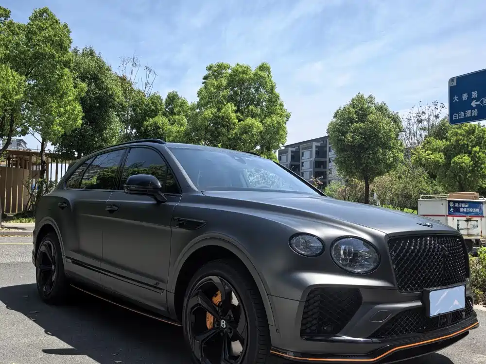 Bentayga 添越 2024款 4.0 T V8 S 炫黑版