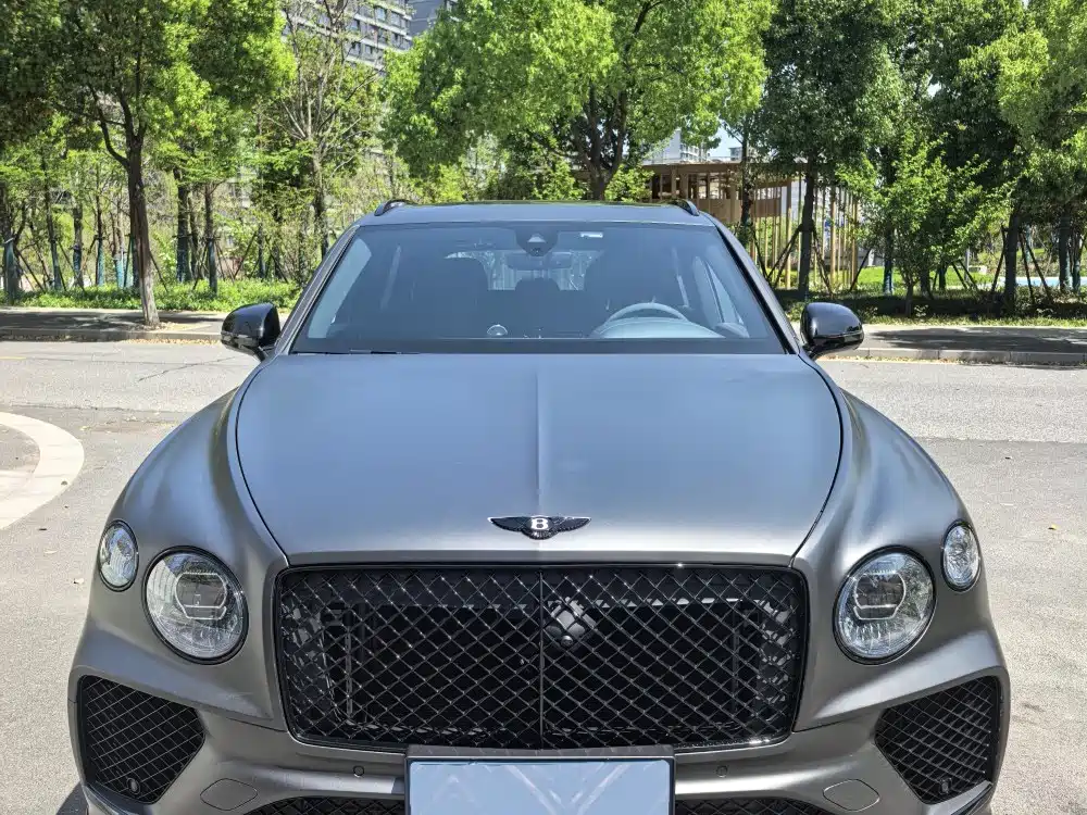 Bentayga 添越 2024款 4.0 T V8 S 炫黑版