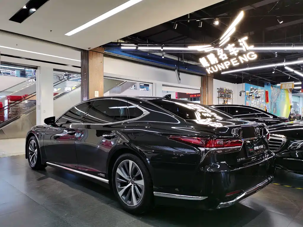 Lexus LS 500 h Outstanding CN-V