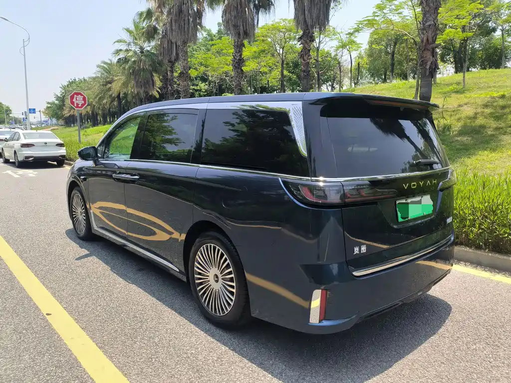 Voyah Dreamer PHEV 4 WD Excellent Qiankun