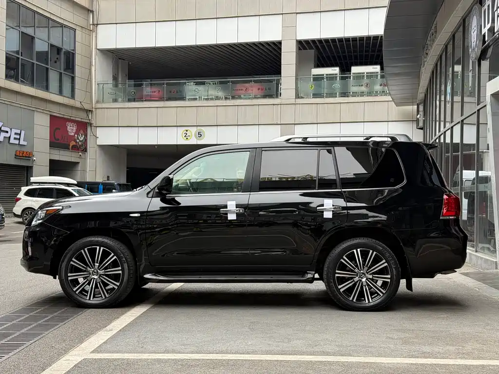 Lexus LX 570
