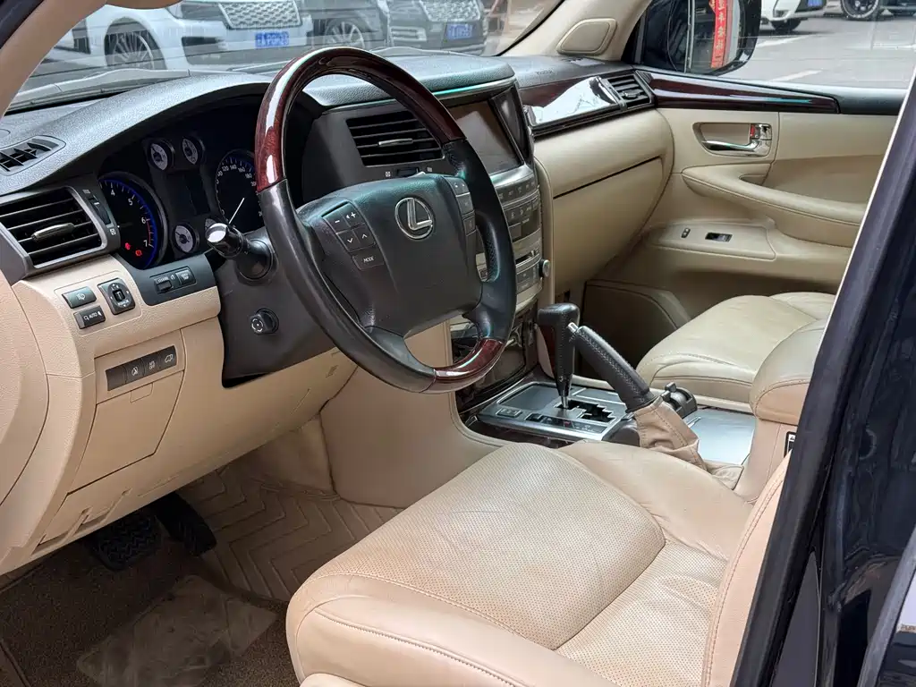 Lexus LX 570