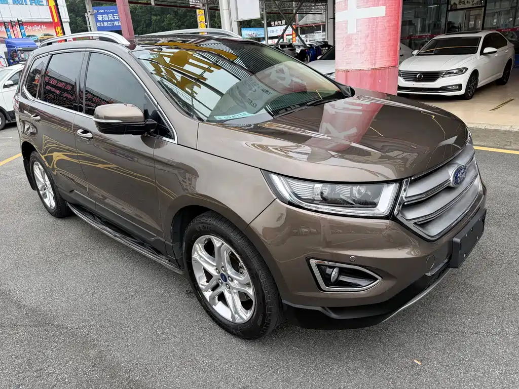Edge EcoBoost 245 2 WD Grand Sharp 7-seat