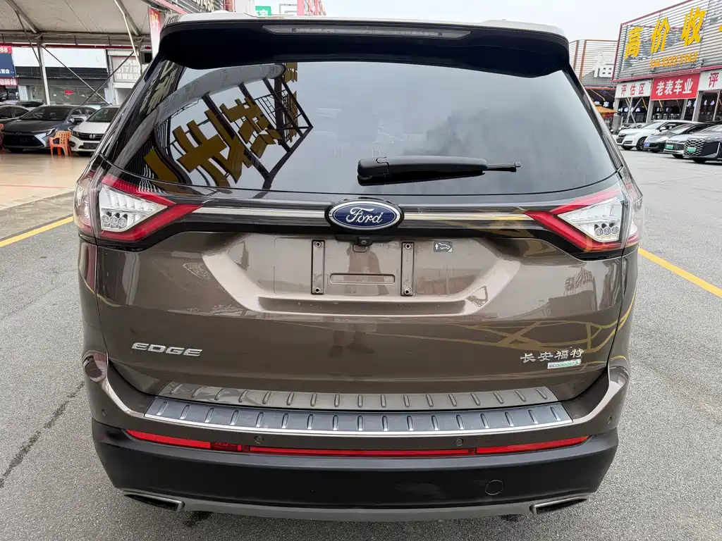 Edge EcoBoost 245 2 WD Grand Sharp 7-seat
