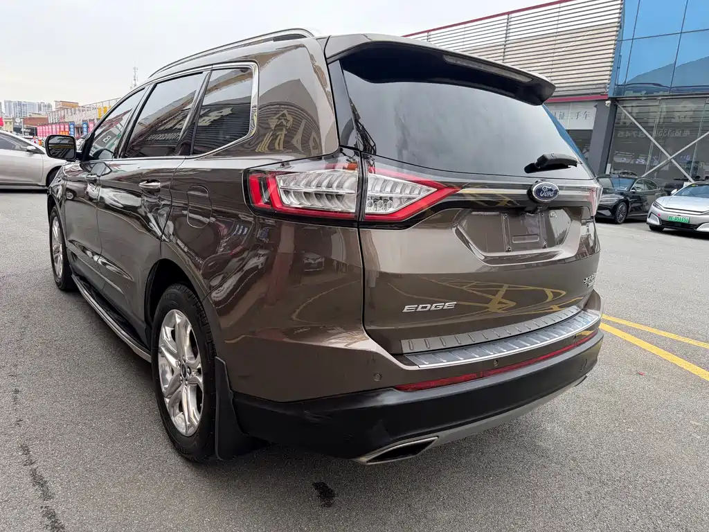 Edge EcoBoost 245 2 WD Grand Sharp 7-seat