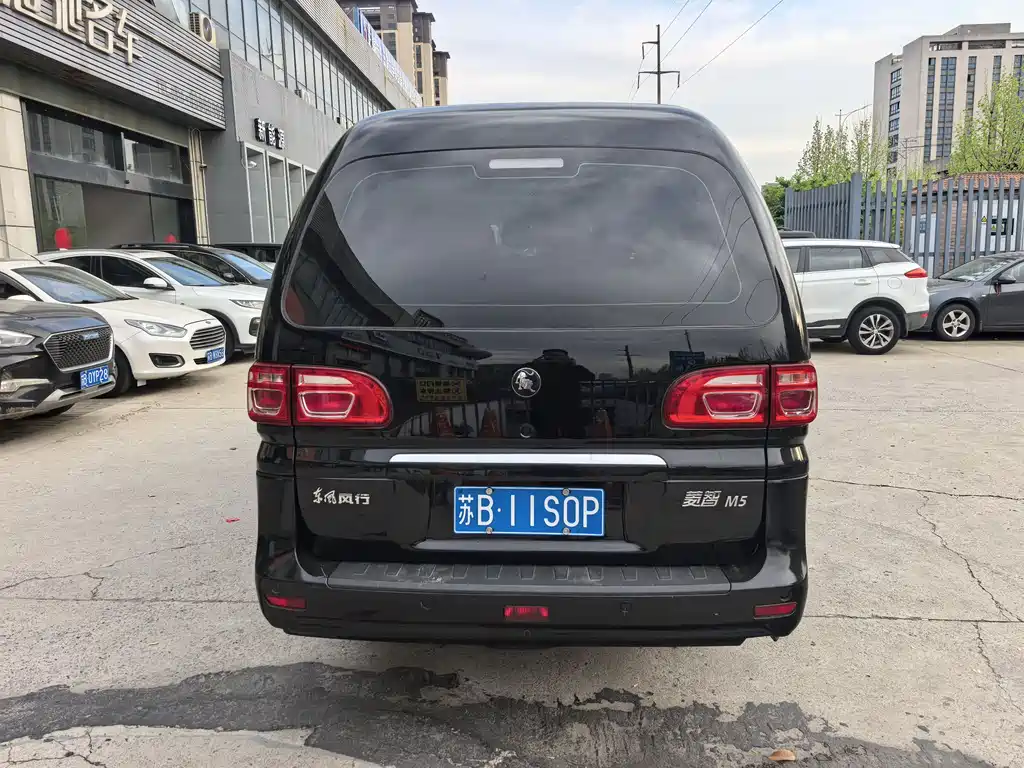 Lingzhi M5 L 1.6 L Basic 7-seat