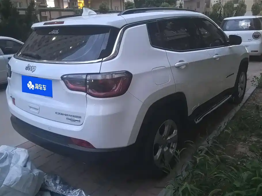 Compass 200 TS Auto High Performance 4 WD - Connected Large Screen