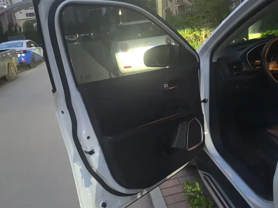 Compass 200 TS Auto High Performance 4 WD - Connected Large Screen