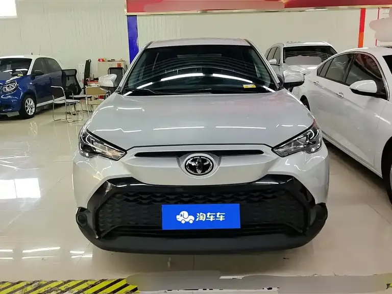 Toyota Frontlander 2.0 L CVT Leading