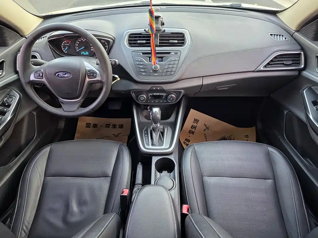 Escort 1.5 L Auto Fashion