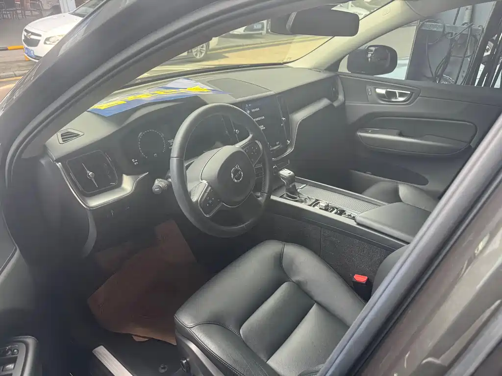 Volvo XC60 T5 4 WD Smart Ease Luxury