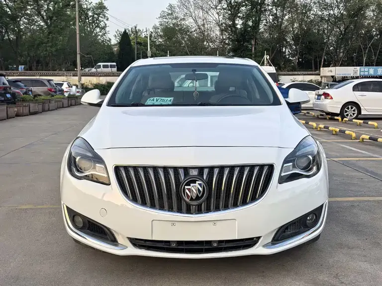 Buick Regal 2.0 L Leading Fashion