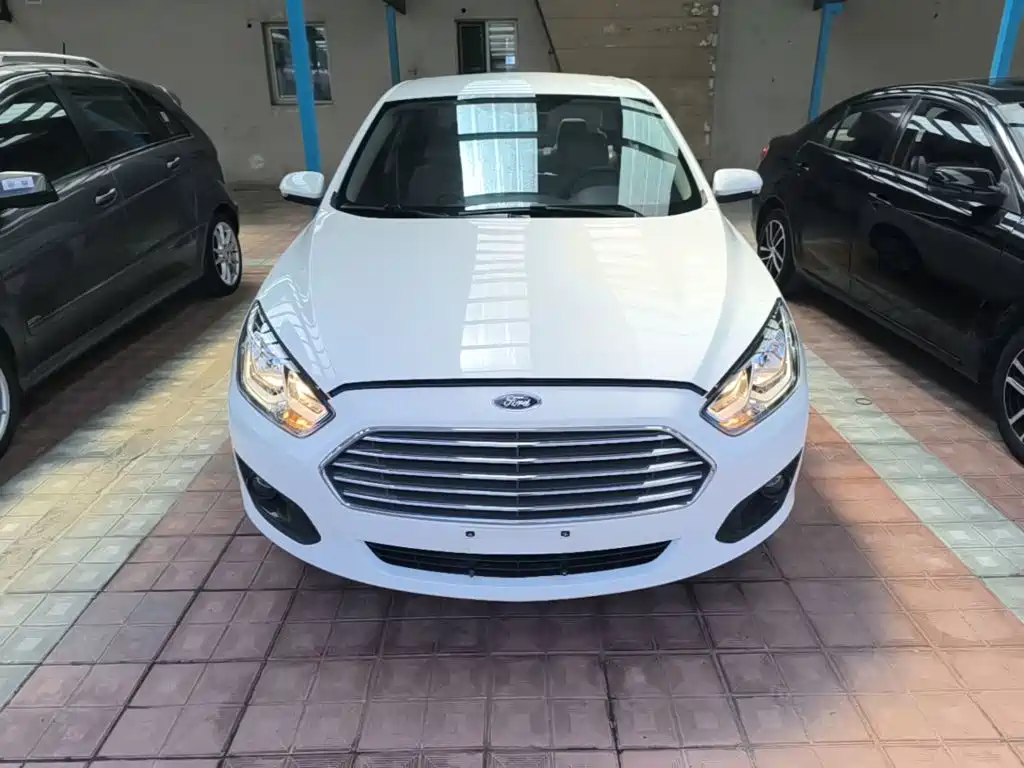 Escort 1.5 L Auto Comfort