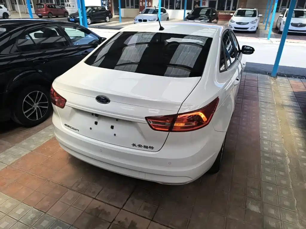 Escort 1.5 L Auto Comfort