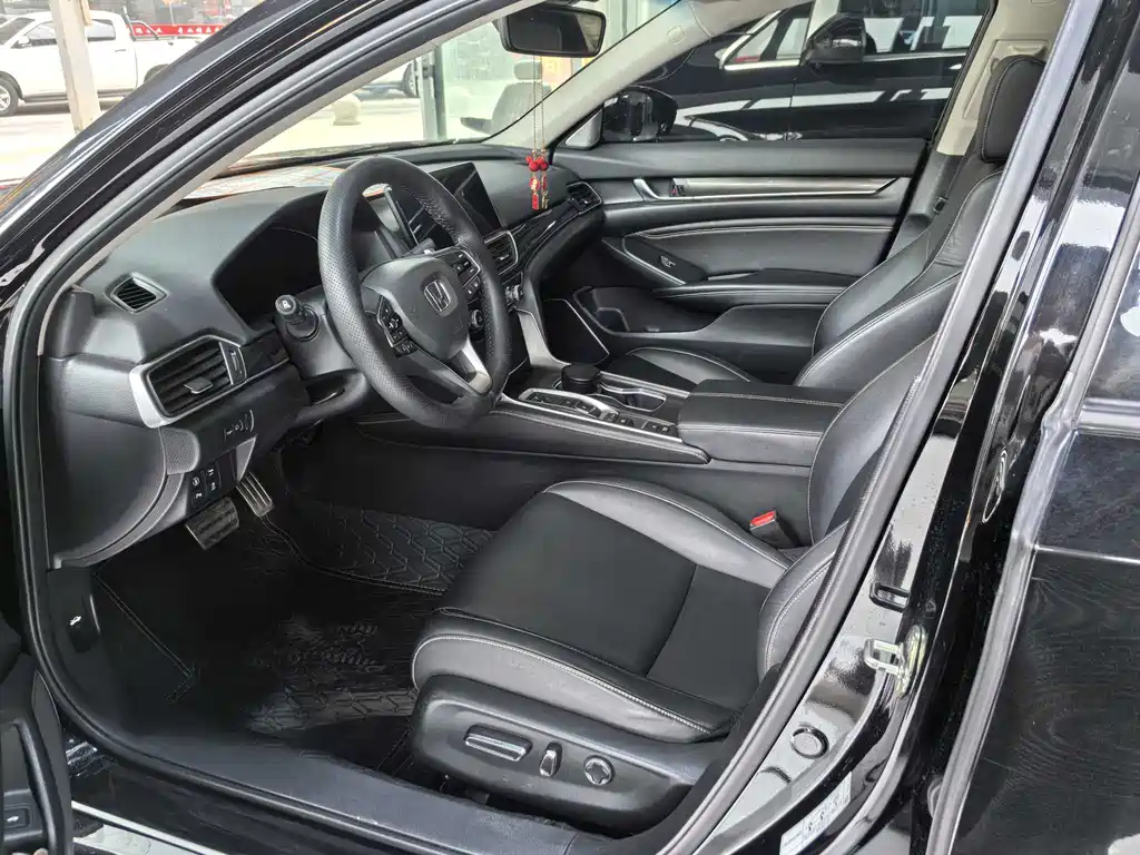 Accord Sharp· Hybrid 2.0 L Phantom Night · Sharp Smart