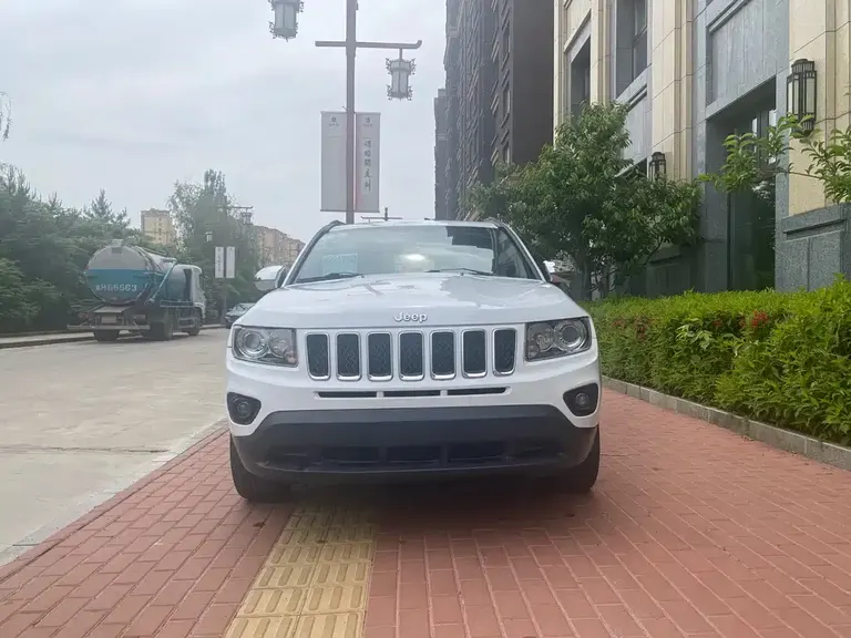 Jeep Compass (Import) 指南者进口 2014款 改款 2.0 L 两驱进取版