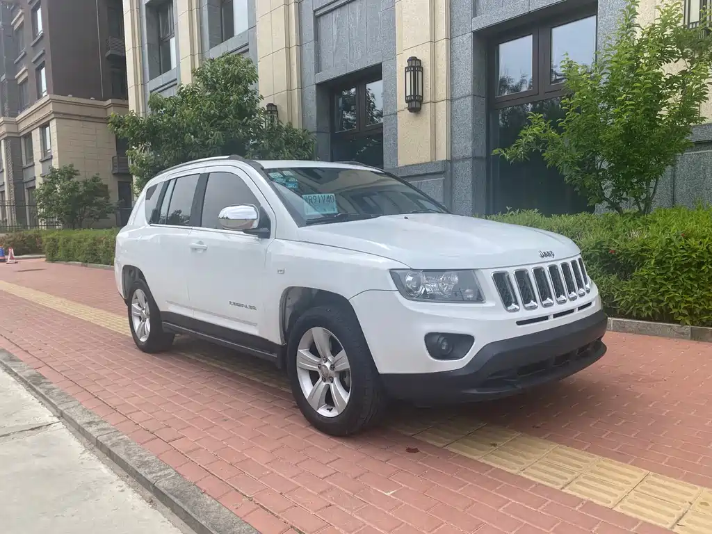 Compass (Import) 指南者进口 2014款 改款 2.0 L 两驱进取版