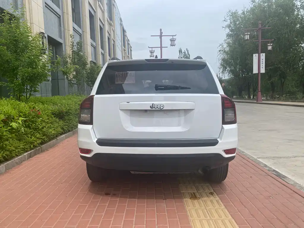 Compass (Import) 指南者进口 2014款 改款 2.0 L 两驱进取版