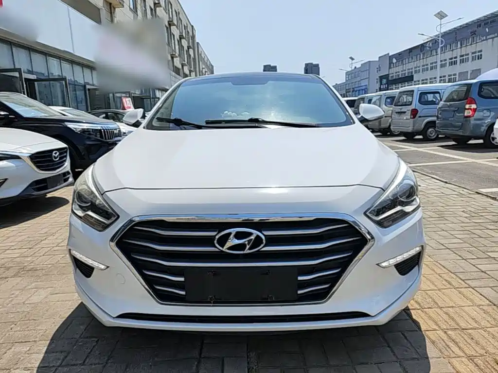 Mistra 1.8 L Auto Distinguished DLX CN-V