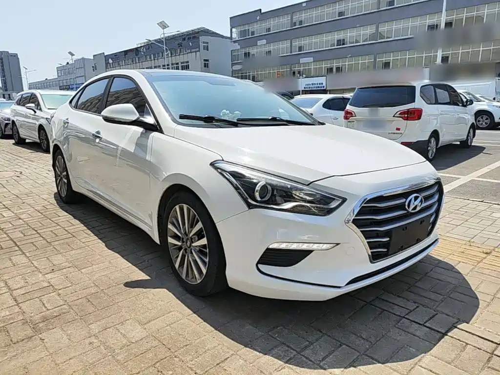 Mistra 1.8 L Auto Distinguished DLX CN-V