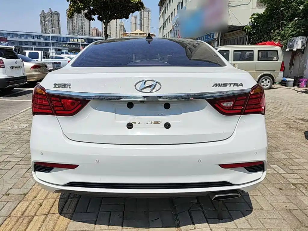 Mistra 1.8 L Auto Distinguished DLX CN-V
