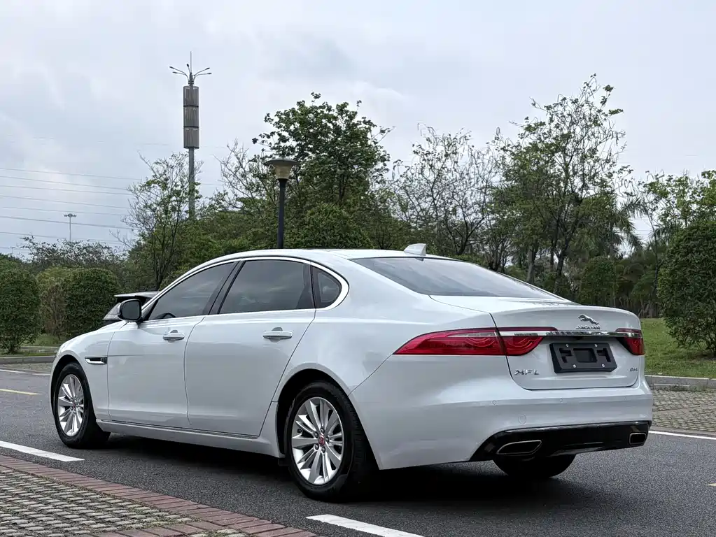 Jaguar XFL XFL 2.0 T 240 PS Premium