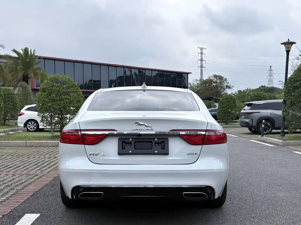 Jaguar XFL XFL 2.0 T 240 PS Premium