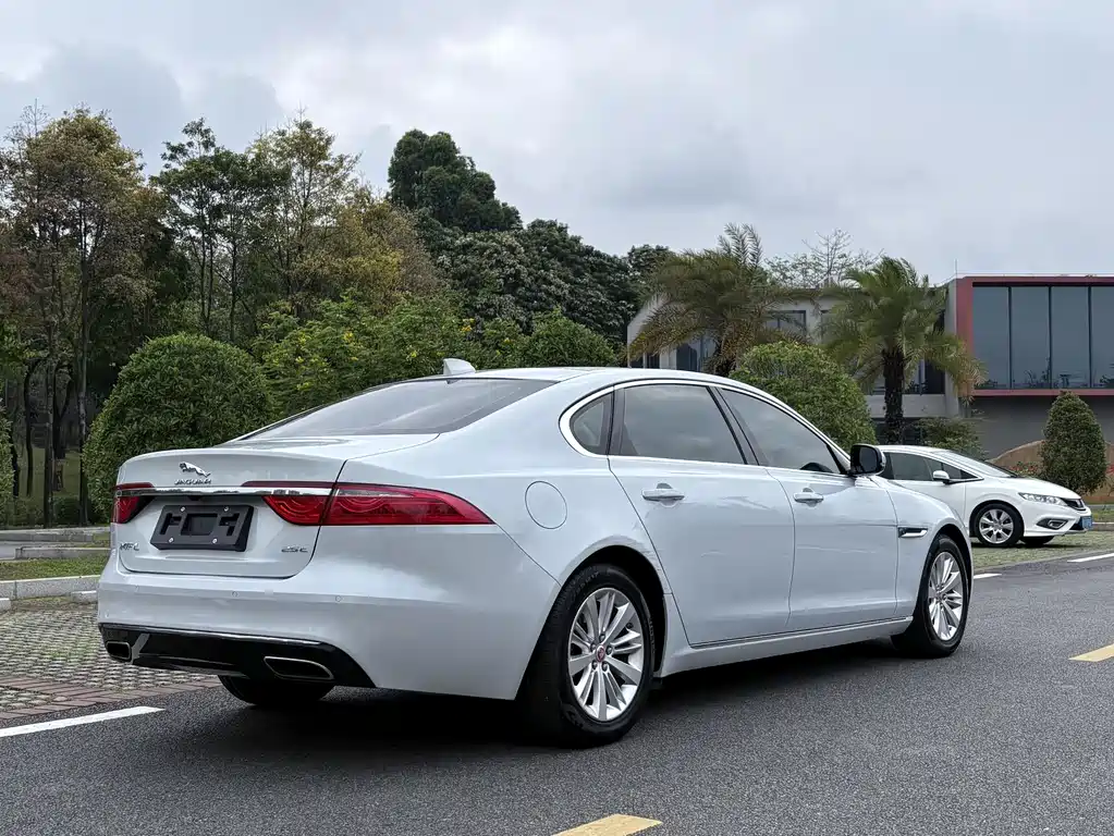 Jaguar XFL XFL 2.0 T 240 PS Premium