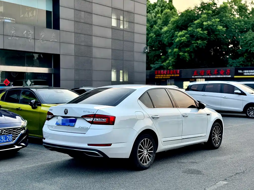 Octavia 1.6 L Auto Luxury