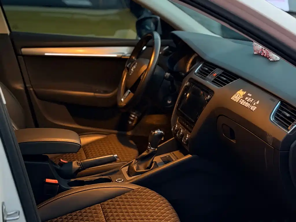 Octavia 1.6 L Auto Luxury