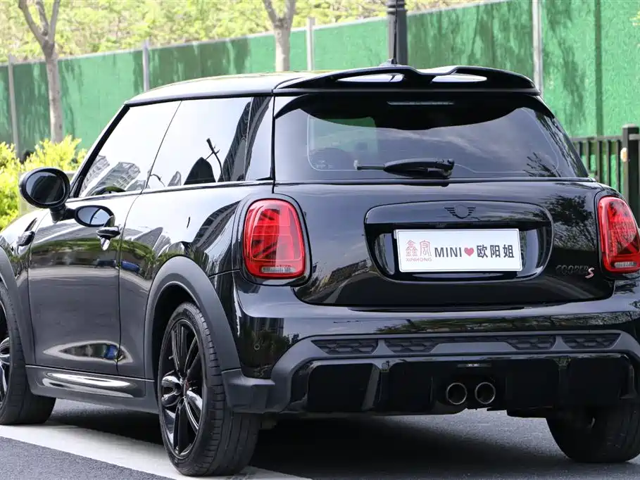 MINI 2.0 T COOPER S Black Label Special Edition