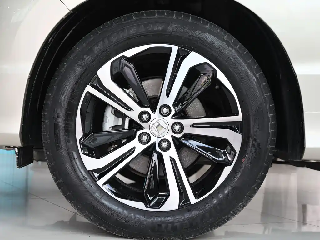 Honda UR-V 370 TURBO 2 WD Distinguished CN-V