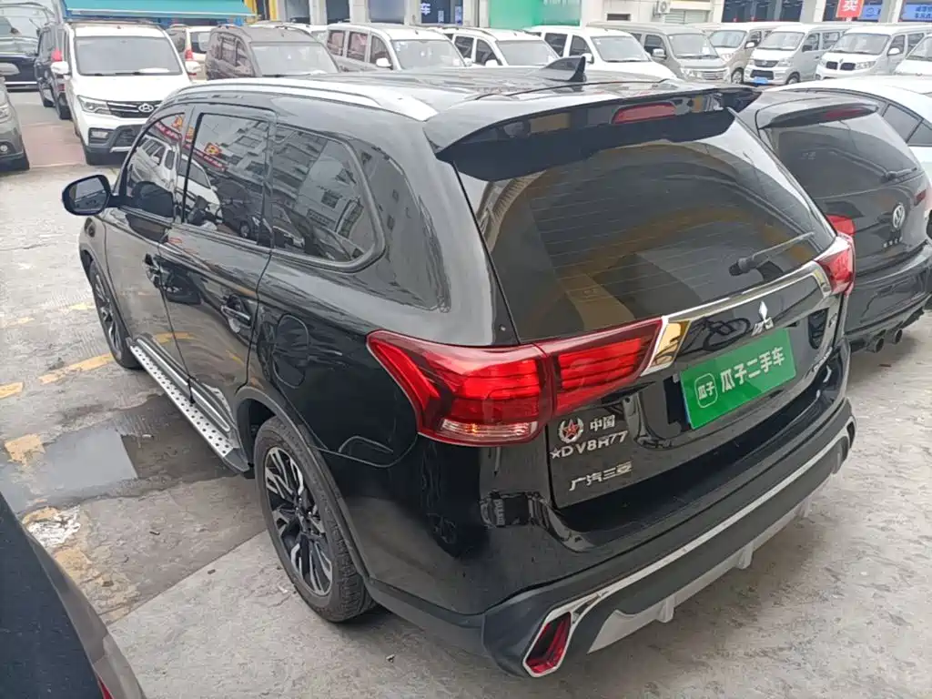 Outlander 2.0 L 2 WD Smooth Enjoyment 7-seat CN-VI