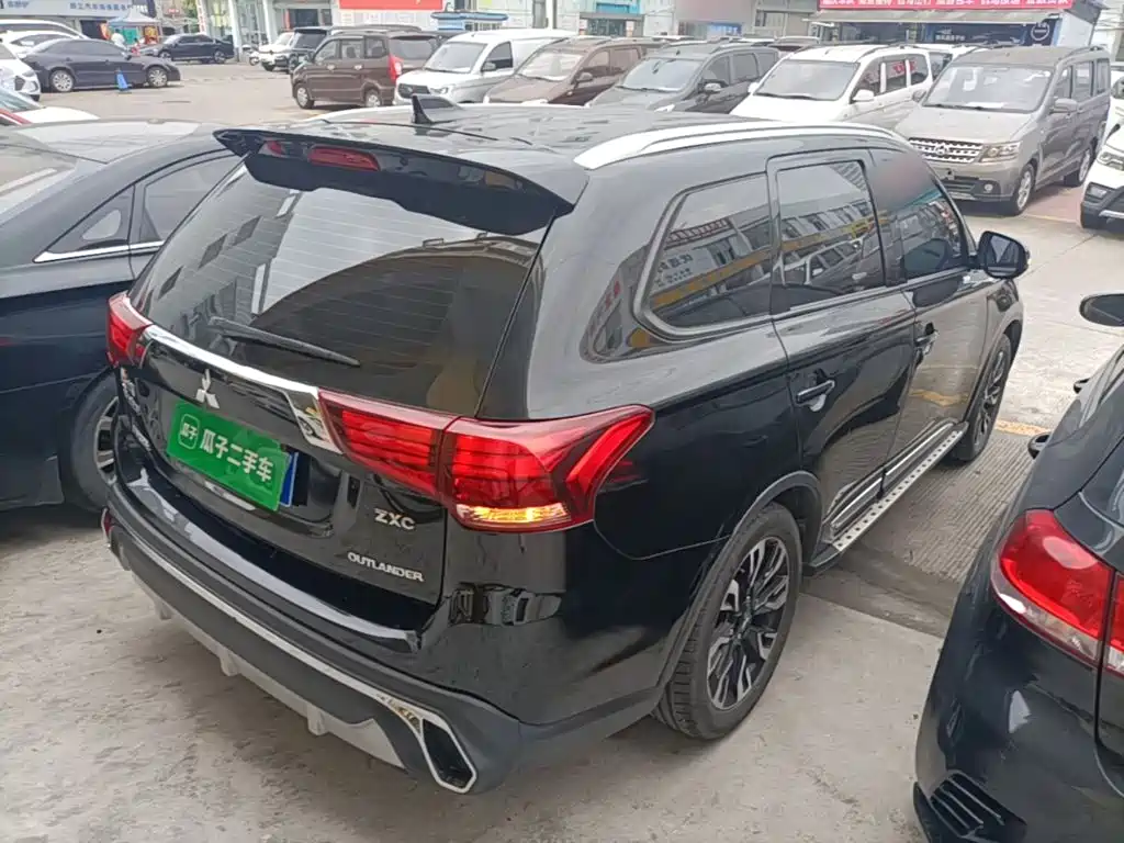 Outlander 2.0 L 2 WD Smooth Enjoyment 7-seat CN-VI