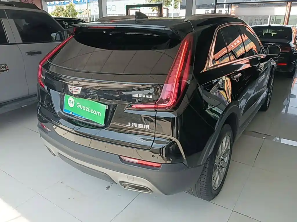Cadillac XT4 28 T 2 WD Leading