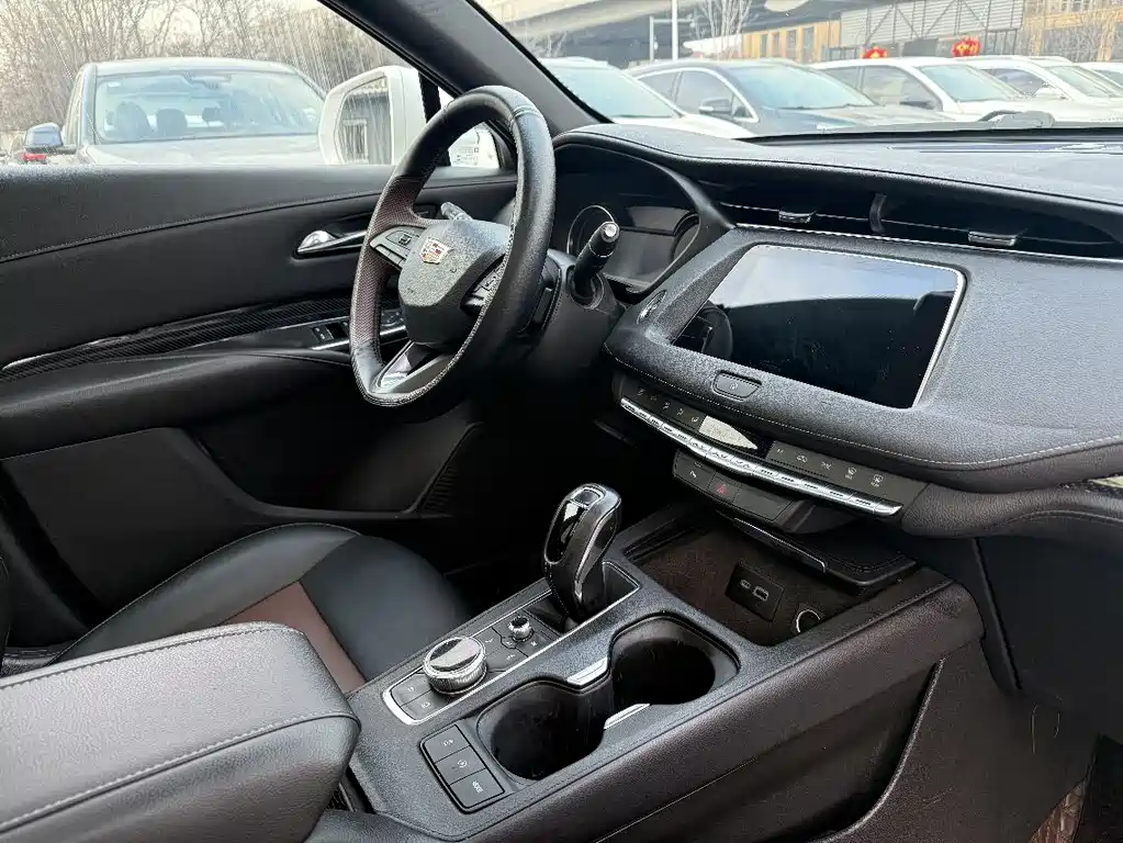 Cadillac XT4 28 T 2 WD Tech