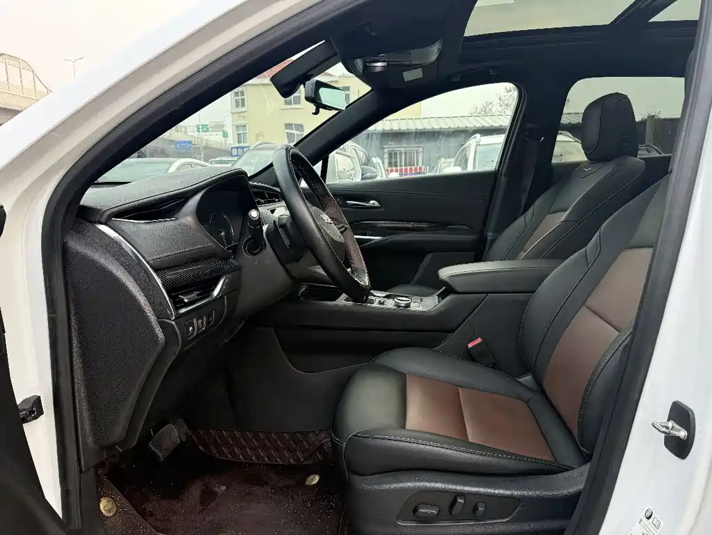 Cadillac XT4 28 T 2 WD Tech